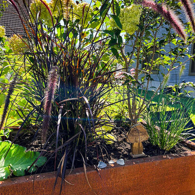 Letto sopraelevato con corrimano in acciaio inossidabile