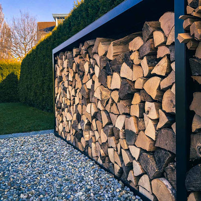 Rastrelliera per legna da ardere con pannello posteriore personalizzato, acciaio inox verniciato a polvere