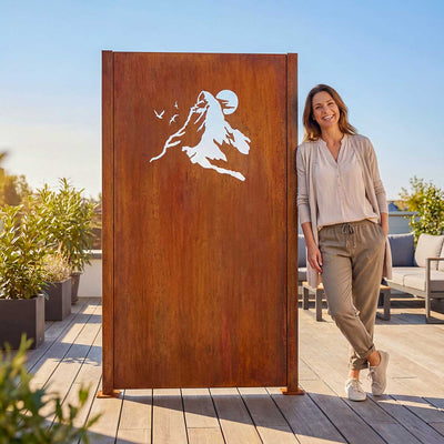 Parete divisoria in metallo con motivo decorativo